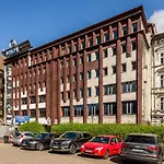 Sleepway - Red Metro Apartment